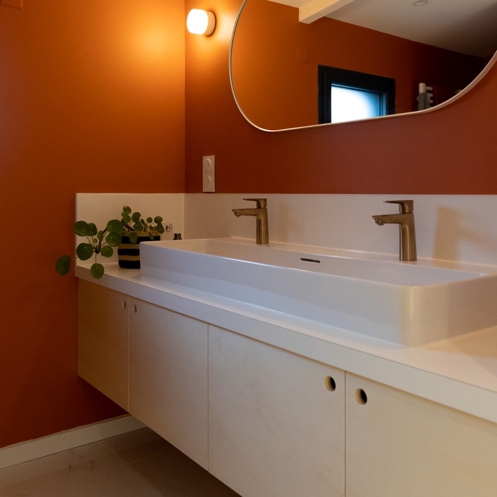 Aménagement et surélévation d'une salle de bain dans une suite parentale, pour un esprit cocooning. Maitre d’ouvrage, maitre d’œuvre Laval, architecte intérieur, architecte intérieur maison